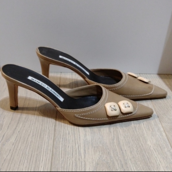 Manolo blahnik taupy brown tan classic button kitten heel pump size 35 - Picture 6 of 7
